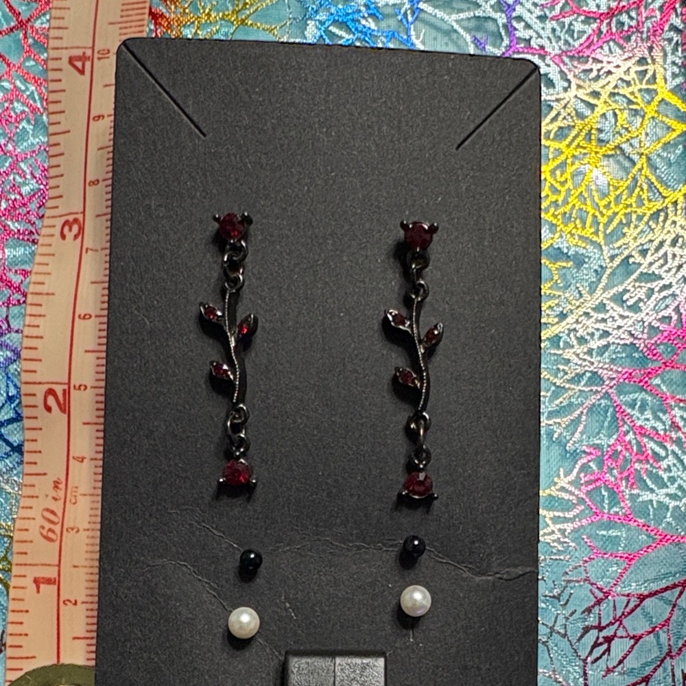 🖤Chic Black and Red Vine Earrings🖤